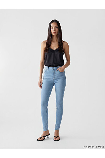LC Waikiki بنطلون جينز نسائي ضيق من Freezen Store