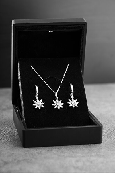 Silvano Jewelry 925 Ayar Gümüş Işıklı Kutu Çiçek Takı Seti