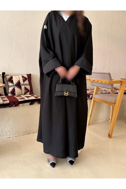 Rosana عباية الجوهرة, عباية بتصميم عصري هادئ
