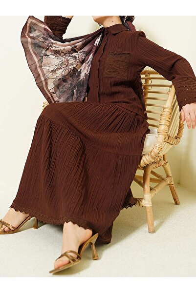 Lavanta Tekstil Σετ με φούστα με διακοσμητικά βολάν στις τσέπες και στον καρπό