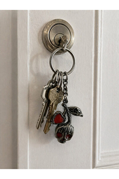 HER ŞEY NOTA www.herseynota.com Γοτθικό μεταλλικό μπρελόκ με φιγούρα κεφαλής ...