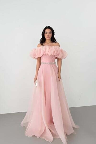 ADAMODA.RO Κομψό μακρύ τουαλέτο από τούλι με ανοιχτούς ώμους