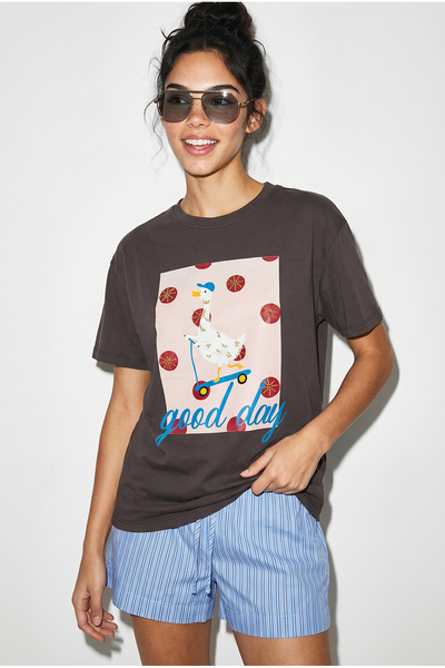 Bianco Lucci Γυναικείο μπλουζάκι Good Day με στάμπα και λεπτομέρεια κεντήματο...