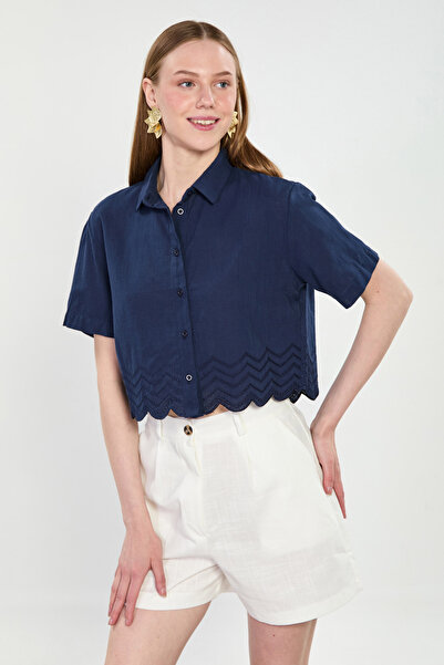 BARRELS AND OIL Γυναικείο κοντομάνικο πουκάμισο με κέντημα στο τελείωμα της φ...