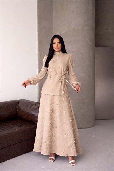 Dipmoda Γυναικείο κοστούμι από μπεζ λινό ύφασμα με απλικέ λουλούδια και φούστ...