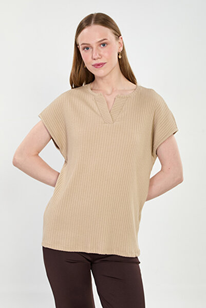 BARRELS AND OIL Γυναικείο κοντομάνικο μπλουζάκι με λαιμόκοψη V και ραβδώσεις ...