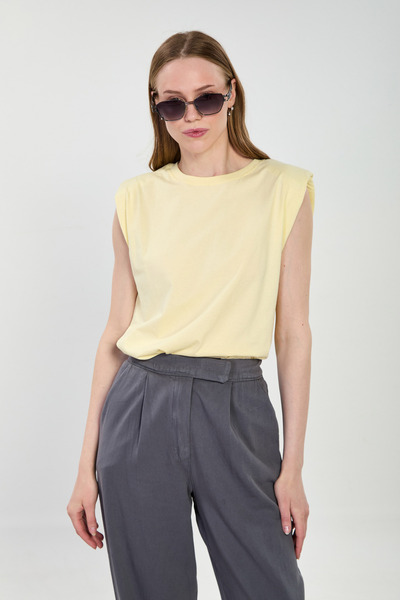 BARRELS AND OIL Γυναικείο μπλουζάκι με επένδυση χωρίς μανίκια - Κίτρινο