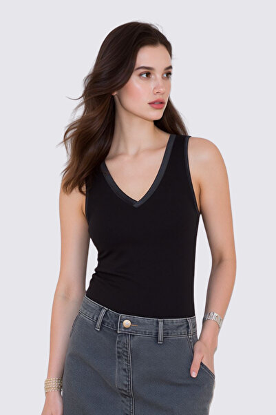 Pearlune Women's Black Bamboo Satin V-Neck Thick Strap Standard Length Tank Top