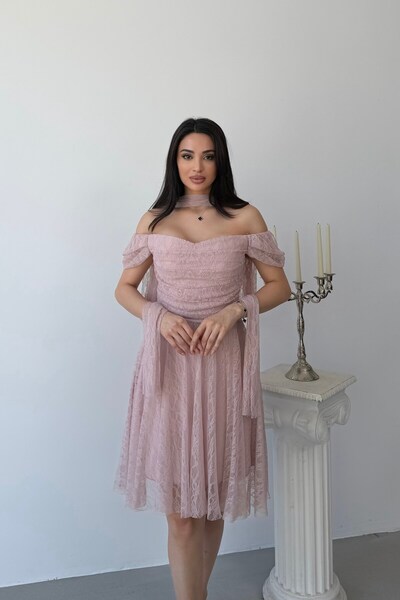 Serica Moda Κοντό βραδινό φόρεμα από ύφασμα δαντέλας με λεπτομέρεια σε στυλ μ...