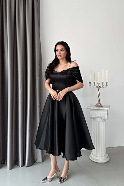 Serica Moda Μαύρο φόρεμα μίντι από οργάντζα με λεπτομέρεια ζώνης και χαμηλούς...