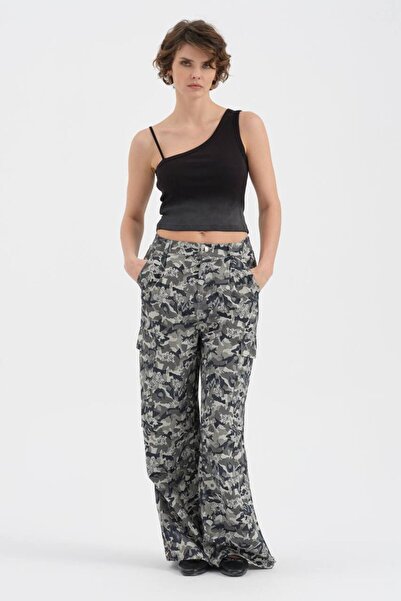 tw3 Γυναικείο αμάνικο εσώρουχο με λεπτομέρεια στο κάτω μέρος και λεπτομέρεια ...