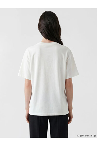 LC Waikiki Λευκό γυναικείο μπλουζάκι με λαιμόκοψη ποδηλάτου και απλικέ λουλούδια