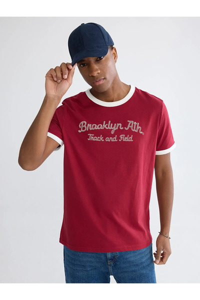 LC Waikiki Tricou roșu pentru bărbați cu imprimeu Brooklyn și guler tip crewneck