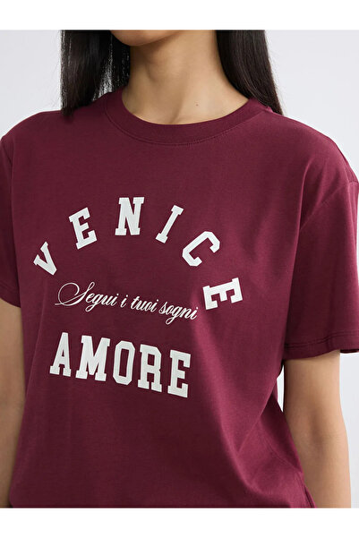 LC Waikiki Γυναικείο μπλουζάκι Claret Red Crew Neck με στάμπα Venice