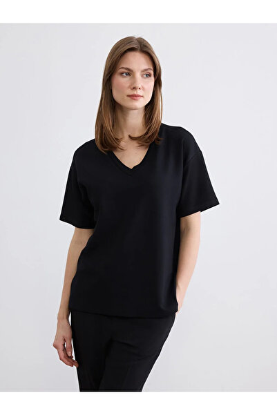 LC Waikiki Μαύρο γυναικείο μπλουζάκι με λαιμόκοψη V και απαλή υφή