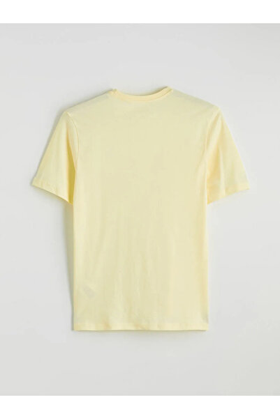 LC Waikiki Κίτρινο ανδρικό μπλουζάκι από χτενισμένο βαμβάκι με στάμπα και λαι...