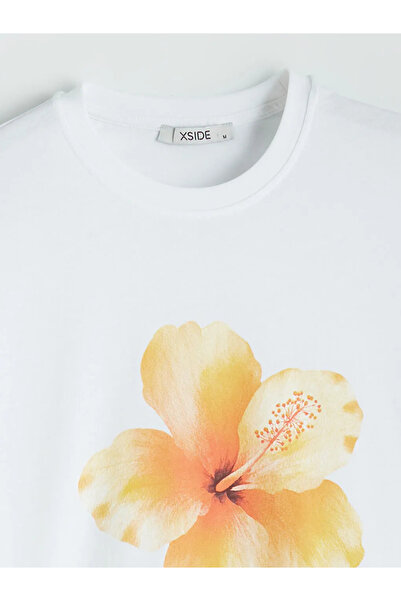 LC Waikiki Γυναικείο μπλουζάκι με λευκό λαιμόκοψη