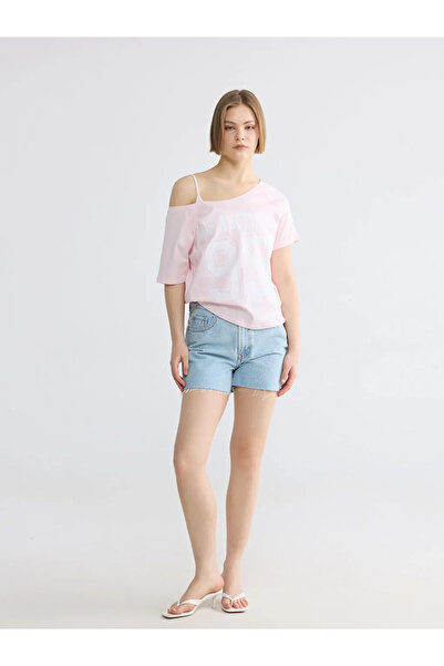 LC Waikiki Γυναικείο μπλουζάκι με ροζ στάμπα και λαιμόκοψη βάρκα