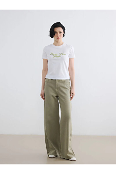 LC Waikiki Γυναικείο μπλουζάκι με λευκό λαιμόκοψη