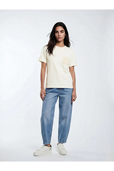 LC Waikiki Γυναικείο T-Shirt Ecru Crew Neck Κεντημένο