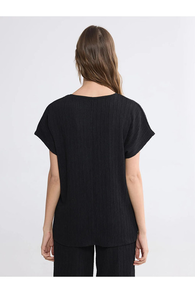 LC Waikiki Μαύρο γυναικείο μπλουζάκι με λαιμόκοψη με υφή