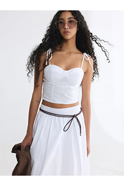 LC Waikiki Λευκή μπλούζα με λαιμόκοψη καρδιά και κορδόνια