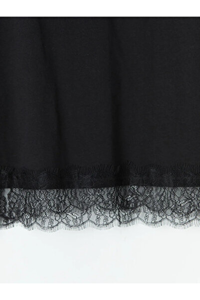 LC Waikiki Μαύρη μπλούζα με λαιμόκοψη ποδηλάτου και λεπτομέρεια Δαντέλα