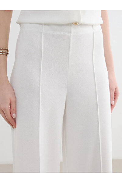 LC Waikiki Λευκό γυναικείο παντελόνι φόρμας με ελαστική μέση και απαλή υφή