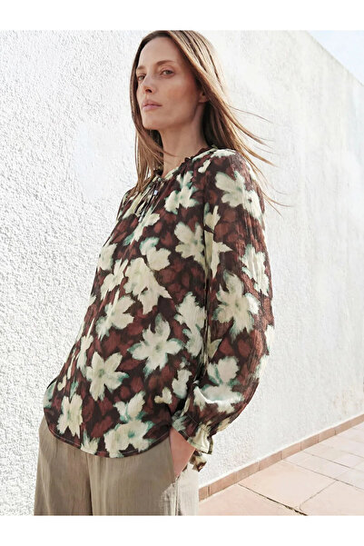LC Waikiki Καφέ μπλούζα με δετό γιακά και λουλουδάτο σχέδιο