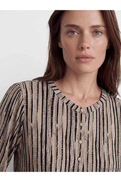 LC Waikiki Μπλούζα με μοτίβο με λαιμόκοψη σε μπεζ χρώμα