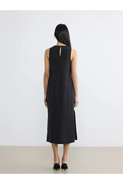 LC Waikiki Μαύρο φόρεμα με λαιμόκοψη ποδηλάτου και μείγμα υφασμάτων Modal