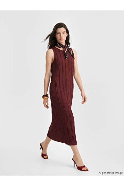 LC Waikiki Φόρεμα σε γραμμή Α με υφή και λαιμόκοψη ποδηλατικού τύπου σε μπορν...