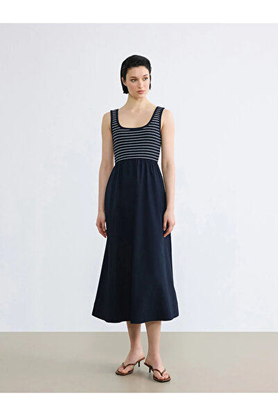 LC Waikiki Ναυτικό μπλε τετράγωνο γιακά φόρεμα Ριγέ Με σούρες Με εφαρμογή στη...