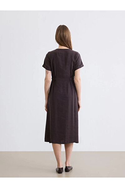 LC Waikiki Καφέ φόρεμα με λαιμόκοψη V και εφαρμογή στη μέση