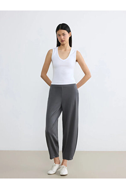 LC Waikiki Γκρι γυναικείο παντελόνι φόρμας με ελαστική μέση και απαλή υφή