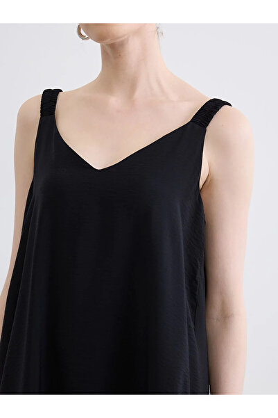 LC Waikiki Μαύρο φόρεμα σε γραμμή Α με λαιμόκοψη V και τιράντες