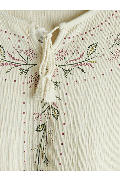 LC Waikiki Μπλούζα με μοτίβο με λαιμόκοψη σε μπεζ χρώμα