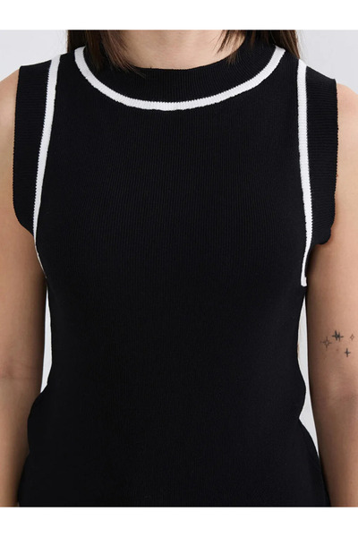 LC Waikiki Μαύρο Petite Crew Neck Γυναικείο Πλεκτό Τοπ