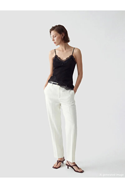 LC Waikiki Μαύρο γυναικείο εσώρουχο με λαιμόκοψη V και δαντέλα