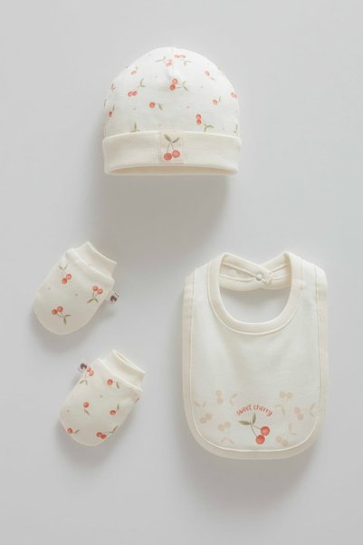 STRAWBABY Caramell Baby Cherry Cherry Baby Girl Cotton Fabric Boxed 4-Piece Newborn Set