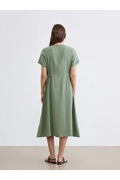 LC Waikiki Πράσινο φόρεμα με λαιμόκοψη σε σχήμα V