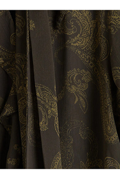 LC Waikiki Μπλούζα από σιφόν με μοτίβο και γιακά με μικτό σχέδιο φουλάρι