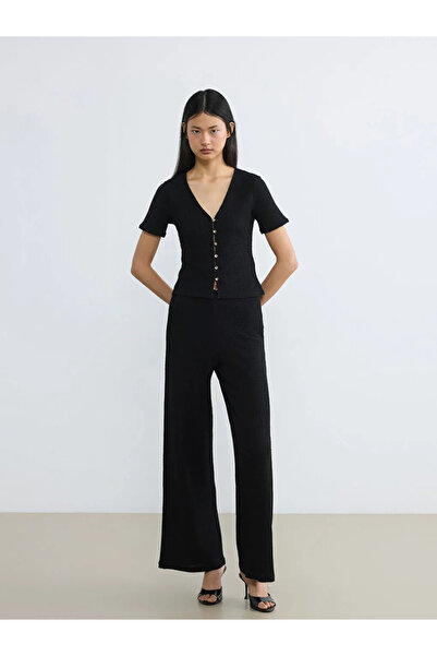 LC Waikiki Μαύρη μπλούζα με λαιμόκοψη V