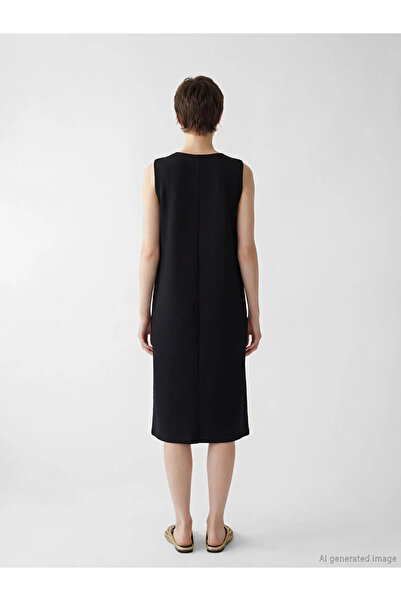 LC Waikiki Μαύρο φόρεμα με λαιμόκοψη