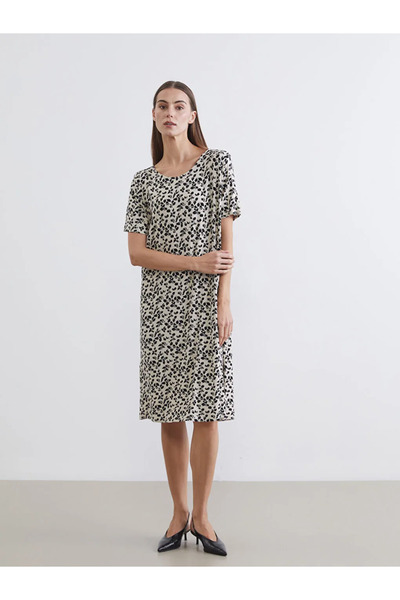 LC Waikiki Μαύρο φόρεμα με σχέδιο με λαιμόκοψη