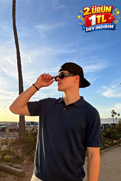 DAMGA JEANS Ανδρικό μπλουζάκι με λαιμόκοψη πόλο σε χαλαρή γραμμή, σε σκούρο μ...