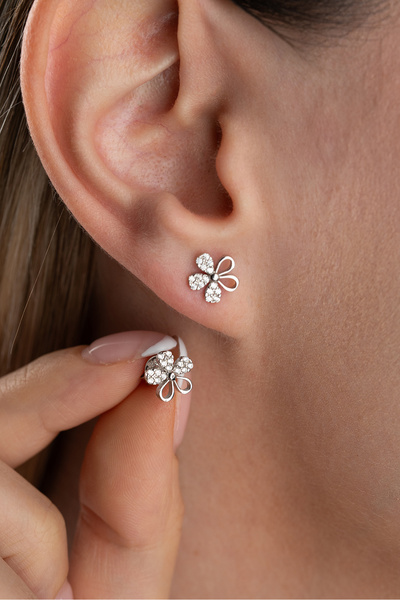 Silvano Jewelry 925 Ayar Gümüş Zirkon Taşlı Çivili Yonca Küpe
