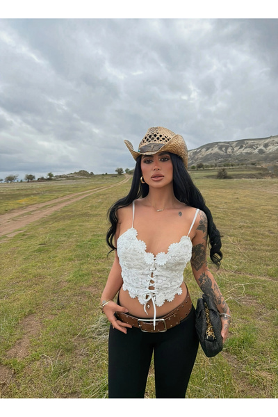 kırmızı butiks Λευκό Κροπ Τοπ με Διακοσμητικές Κορδέλες και Κουμπώματα