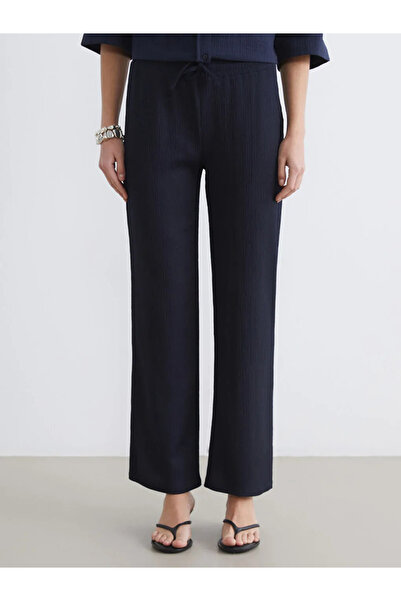 LC Waikiki Γυναικείο παντελόνι με ελαστική μέση σε μπλε ναυτικό χρώμα