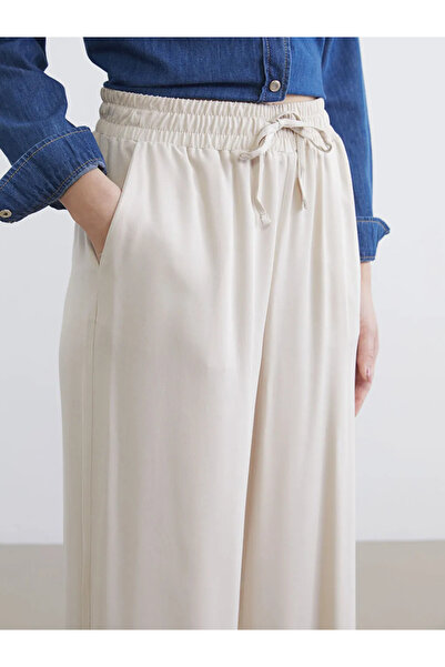 LC Waikiki Γυναικείο παντελόνι με ελαστική μέση σε μπεζ χρώμα